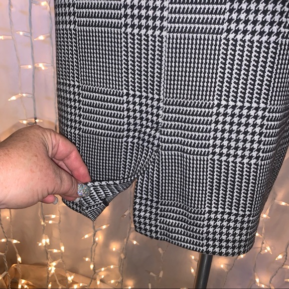 LANE BRYANT ⭐️ B&W Houndstooth Plaid Pencil Skirt - Picture 6 of 9